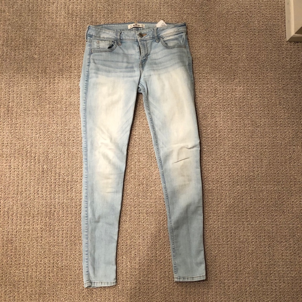 Light wash skinny jeans